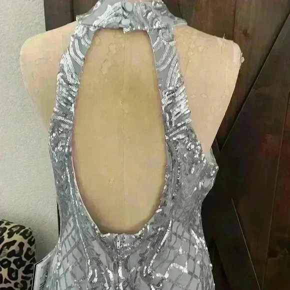 B.Darlin NWT Sequin Silver Sexy Dress Halter cut out Back, Stunning Size 15/16 - Picture 7 of 10